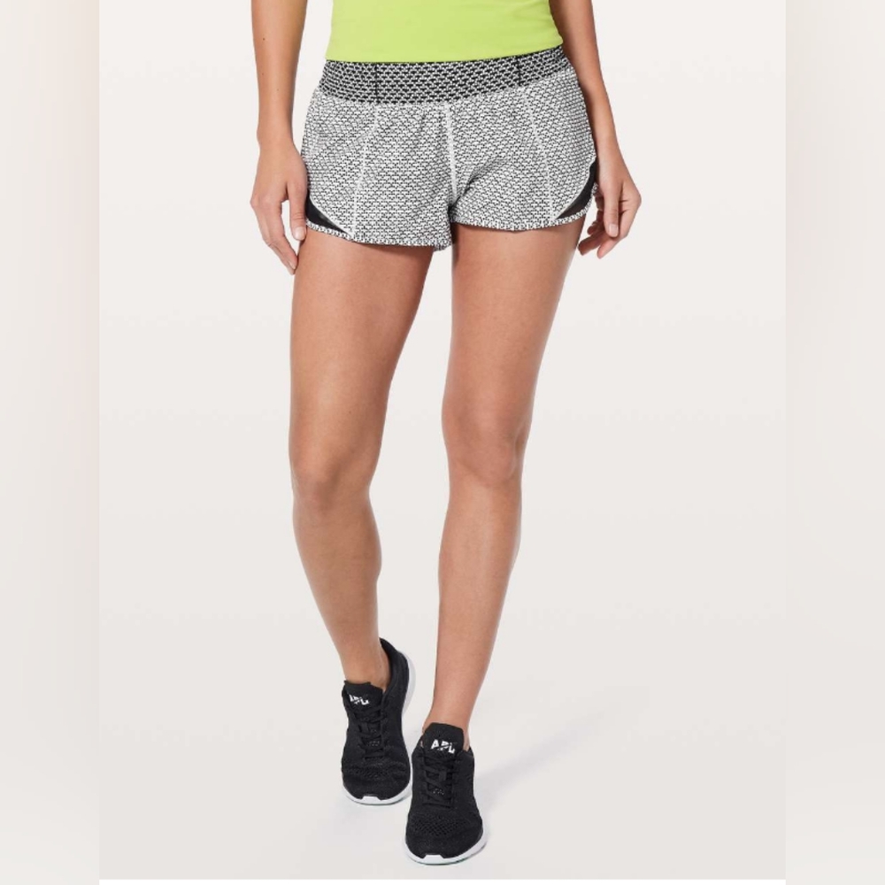 Lululemon Hotty Hot Shorts 2.5" In Black/White Size 6